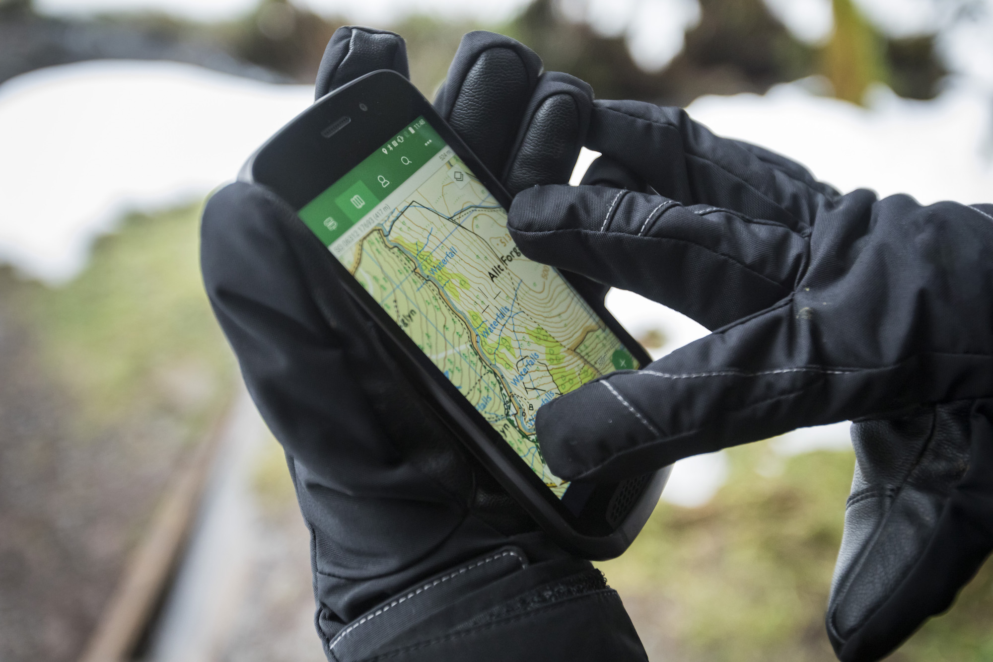 Land Rover unveils its new Explore smartphone Land Rover unveils its new Explore smartphone