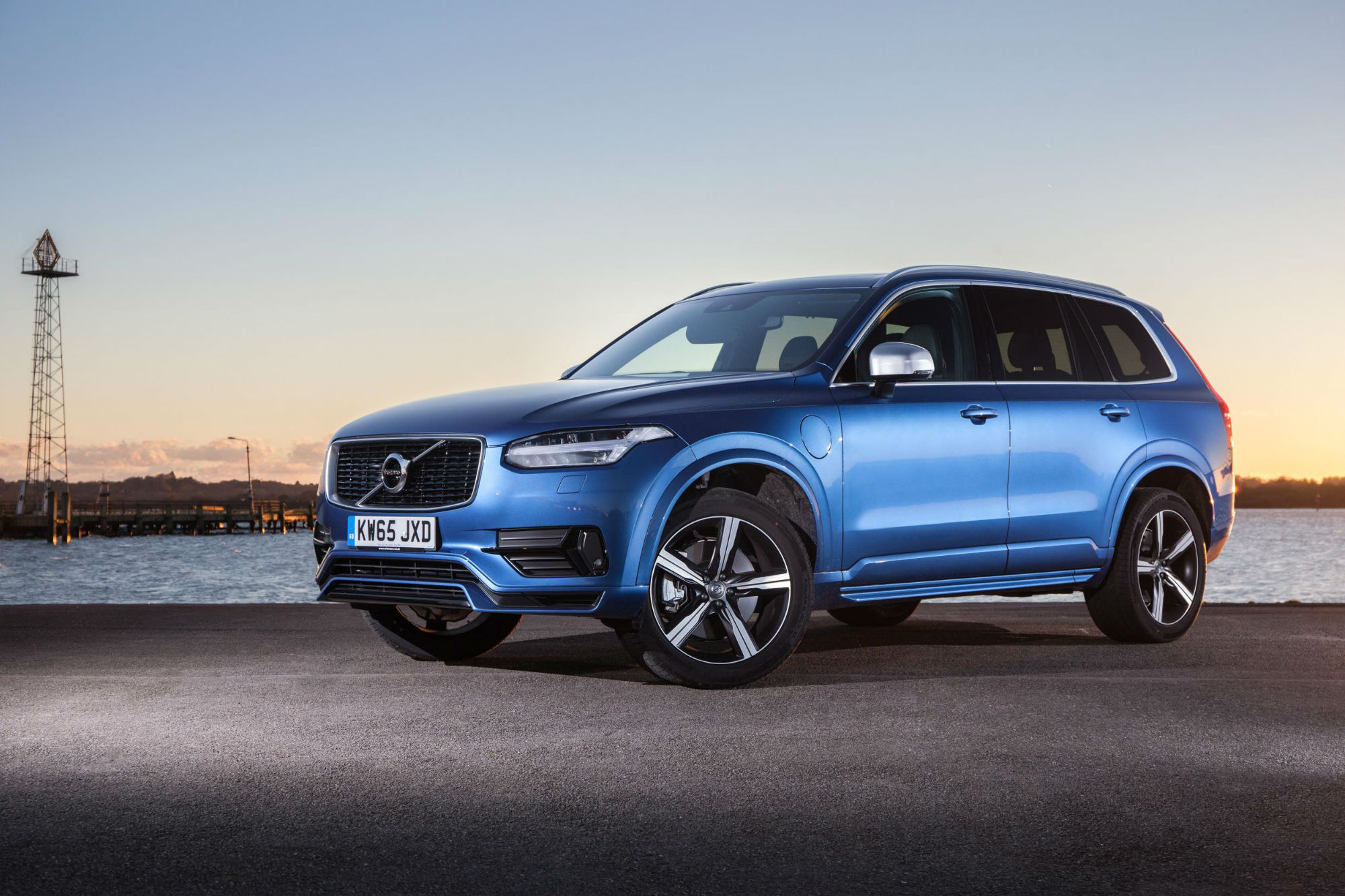 Volvo xc90 t8 hybrid r deals design