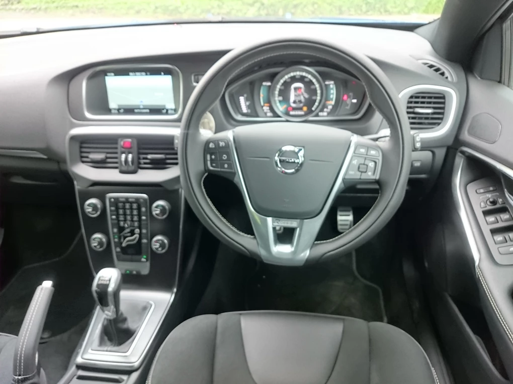 Volvo V40 D2 R-Design 2.0 120hp hatchback review - Car Keys