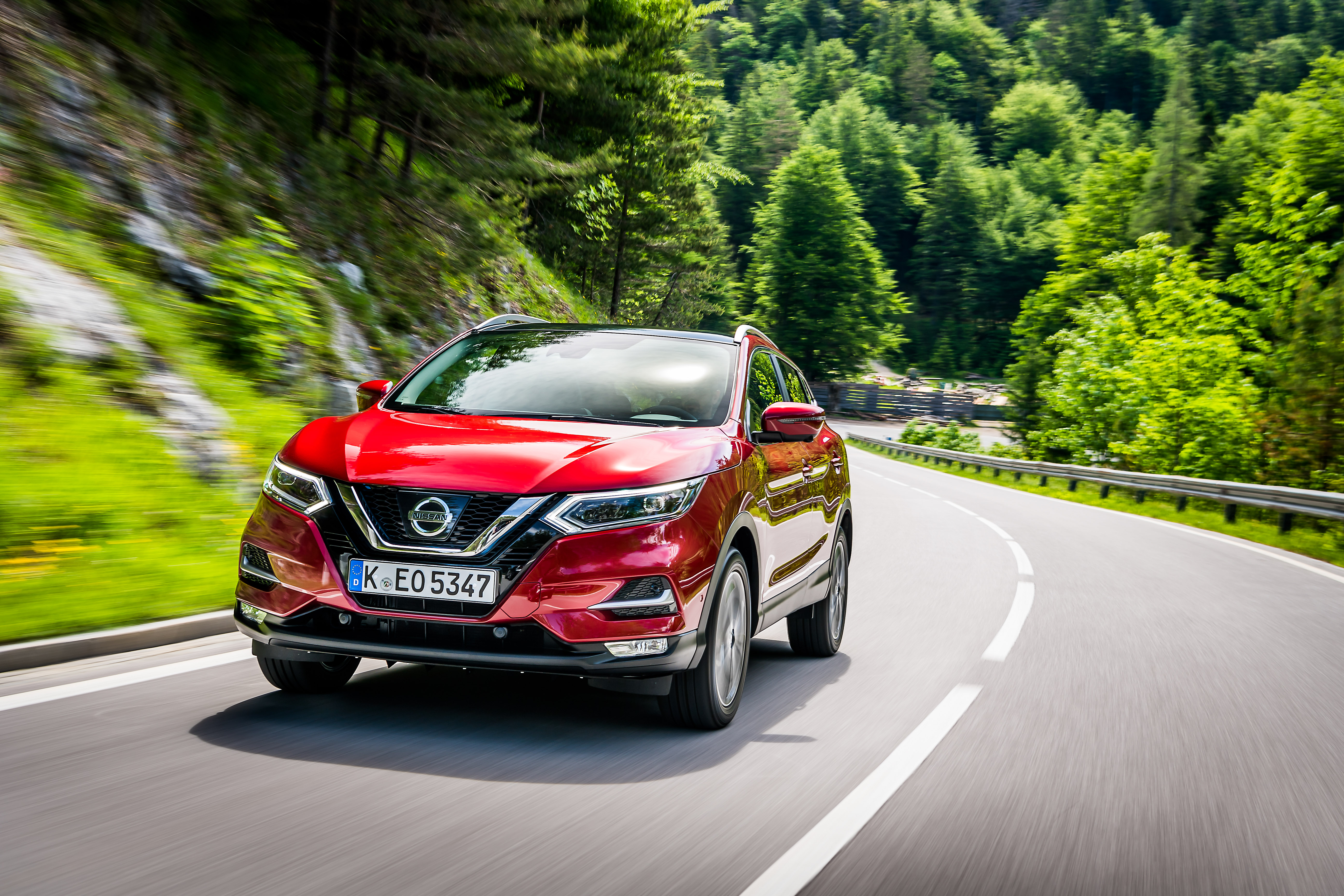 Nissan Qashqai 1.6 DIG-T Tekna SUV Review - Car Keys