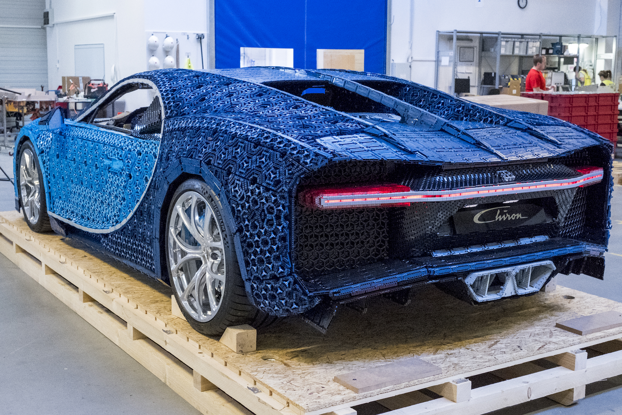 Lego technic bugatti online chiron real life size