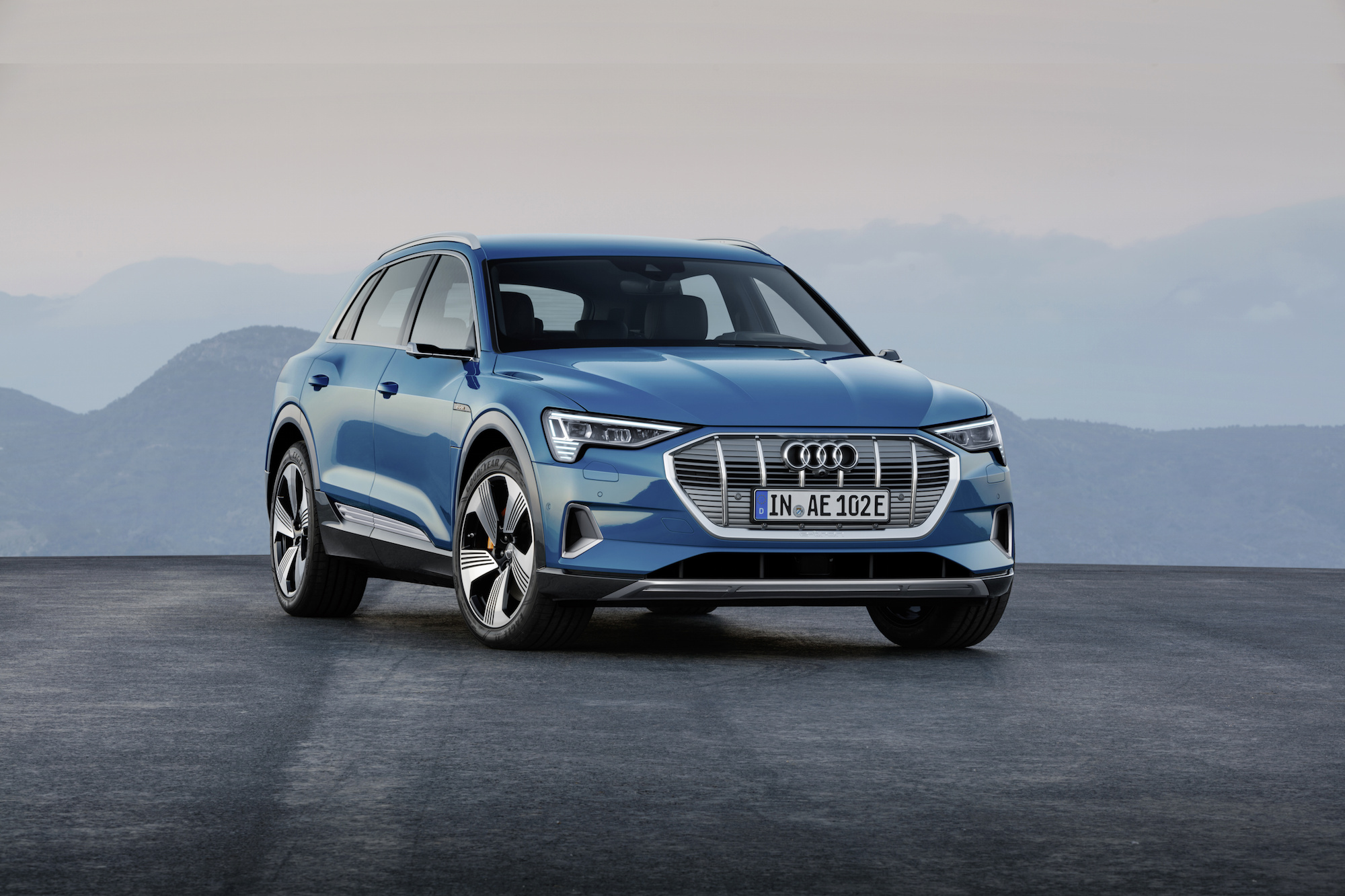 Audi unveils allelectric 2019 etron SUV Car Keys