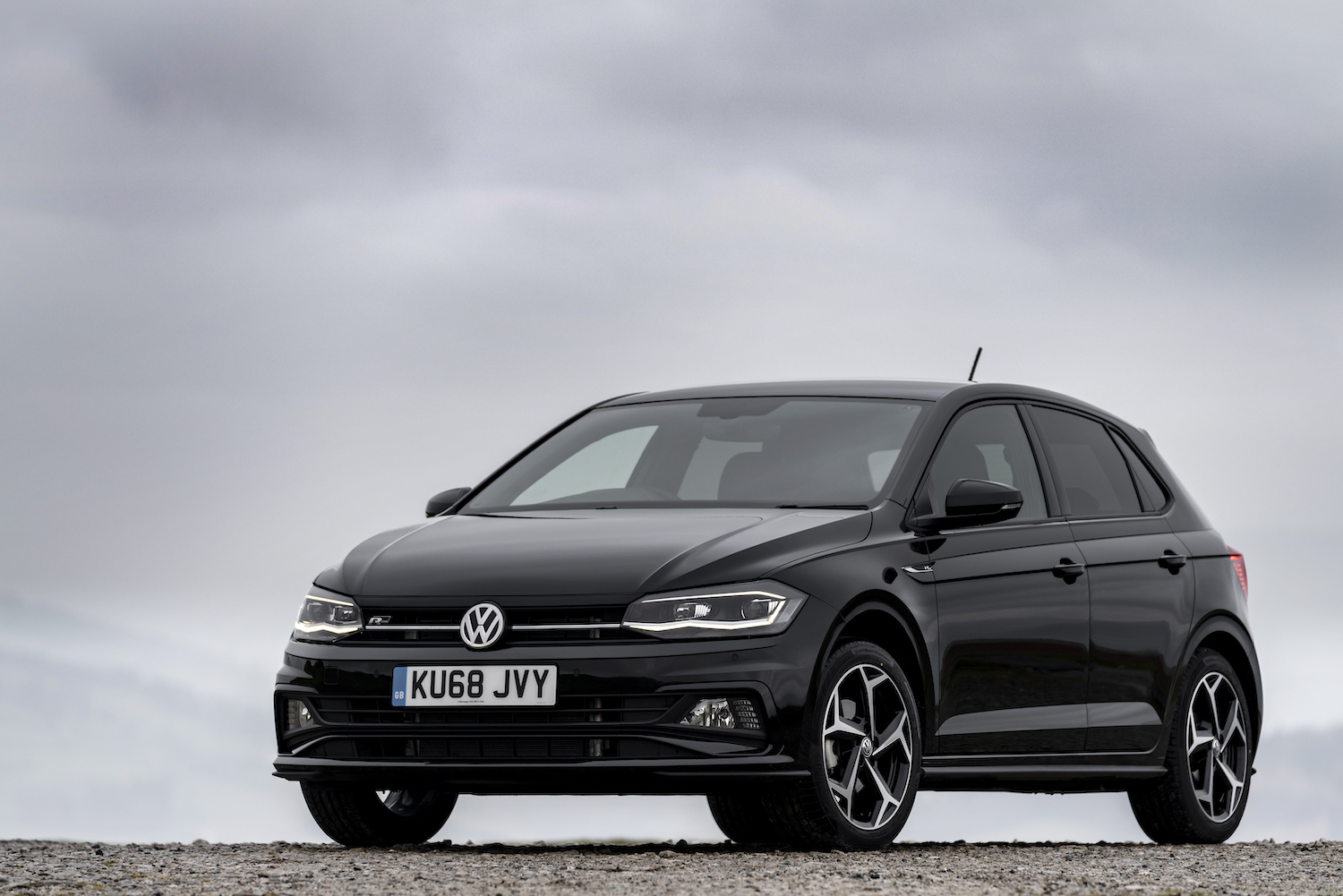 volkswagen-polo-named-uk-car-of-the-year-best-supermini-of-2019-car-keys