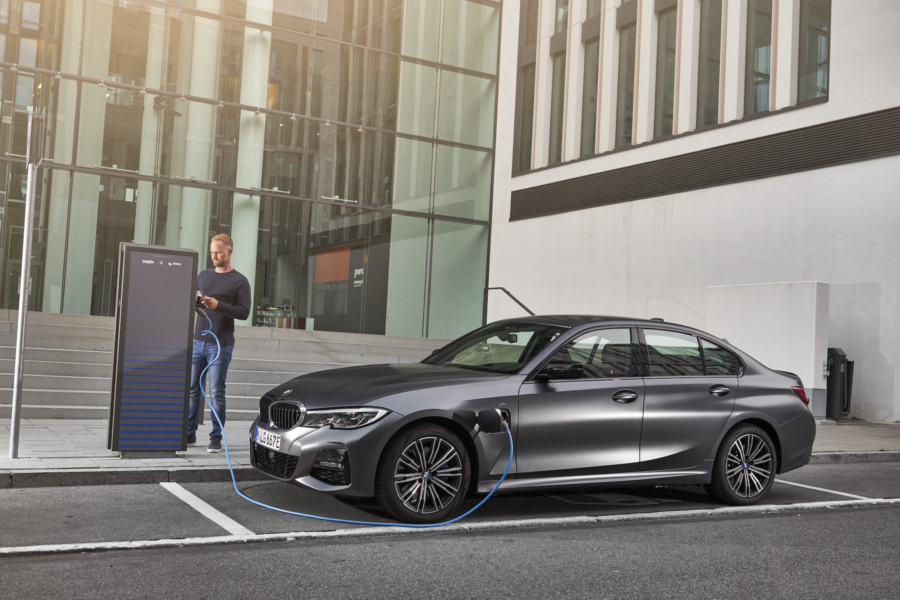 Bmw 330e deals m sport 2019