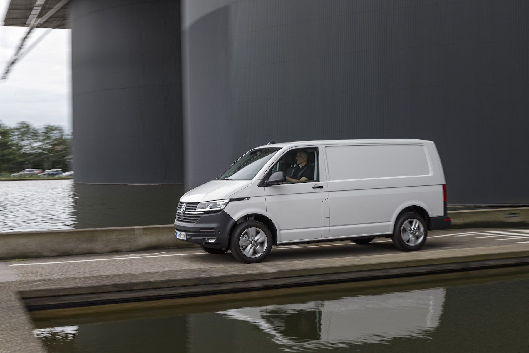 Volkswagen Transporter 2019 review - Car Keys